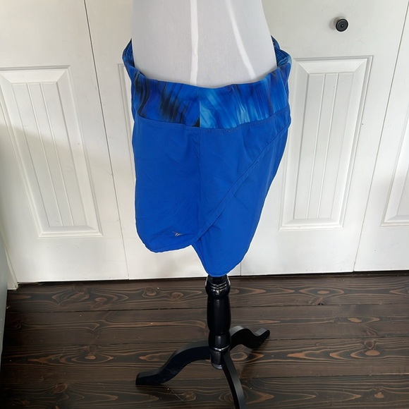 Old Navy Women's Blue and Navy Shorts - Picture 2 of 4